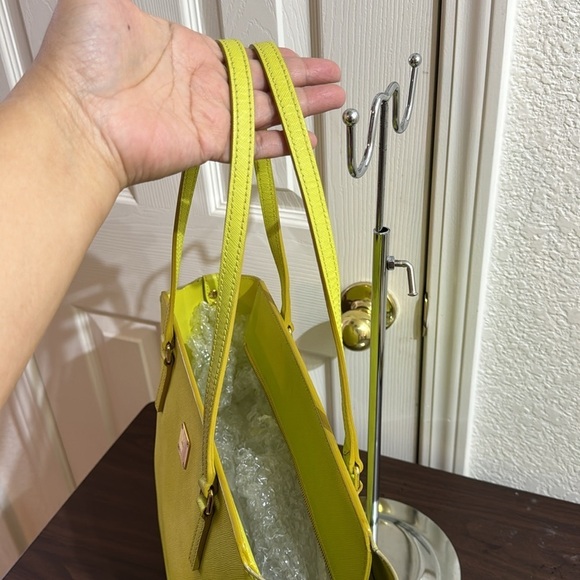 MCM Tote with free Pouch - Picture 5 of 10